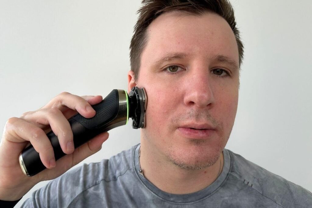 Man dry shaving with good pressure