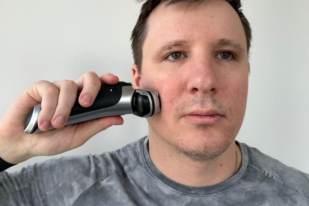 How To Razor How to Shave With an Electric Razor: 6 Simple Steps