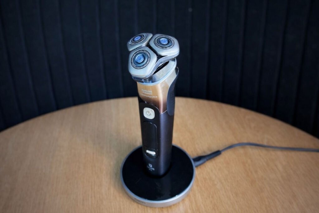 Philips Noreclo i9000 Prestigue Ultra sitting on a countertop